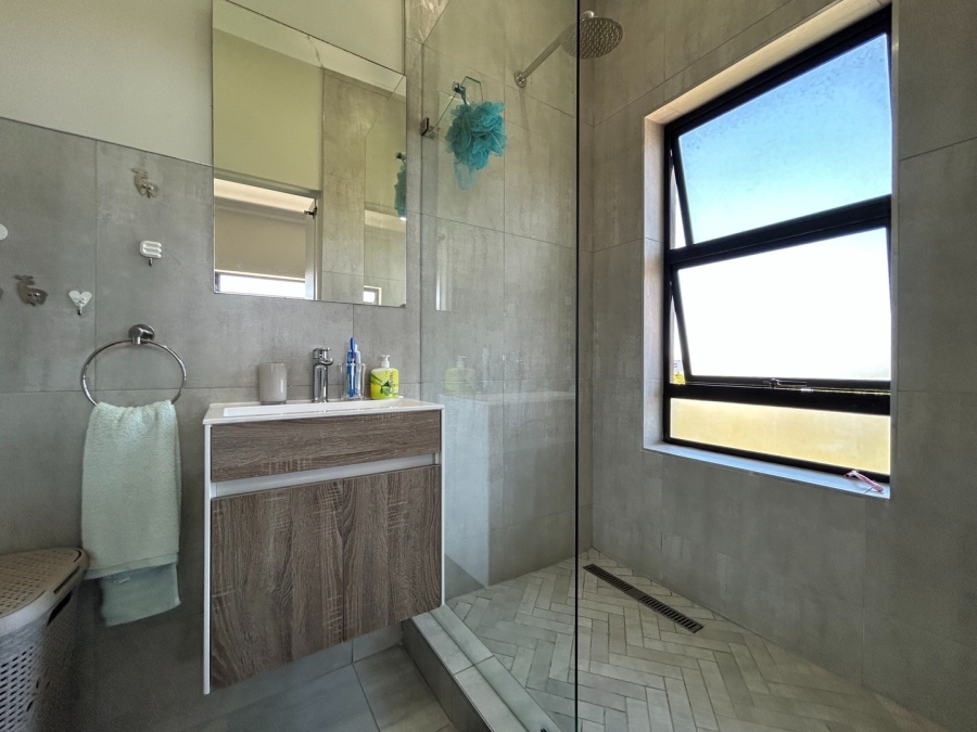 To Let 4 Bedroom Property for Rent in Sandown Western Cape